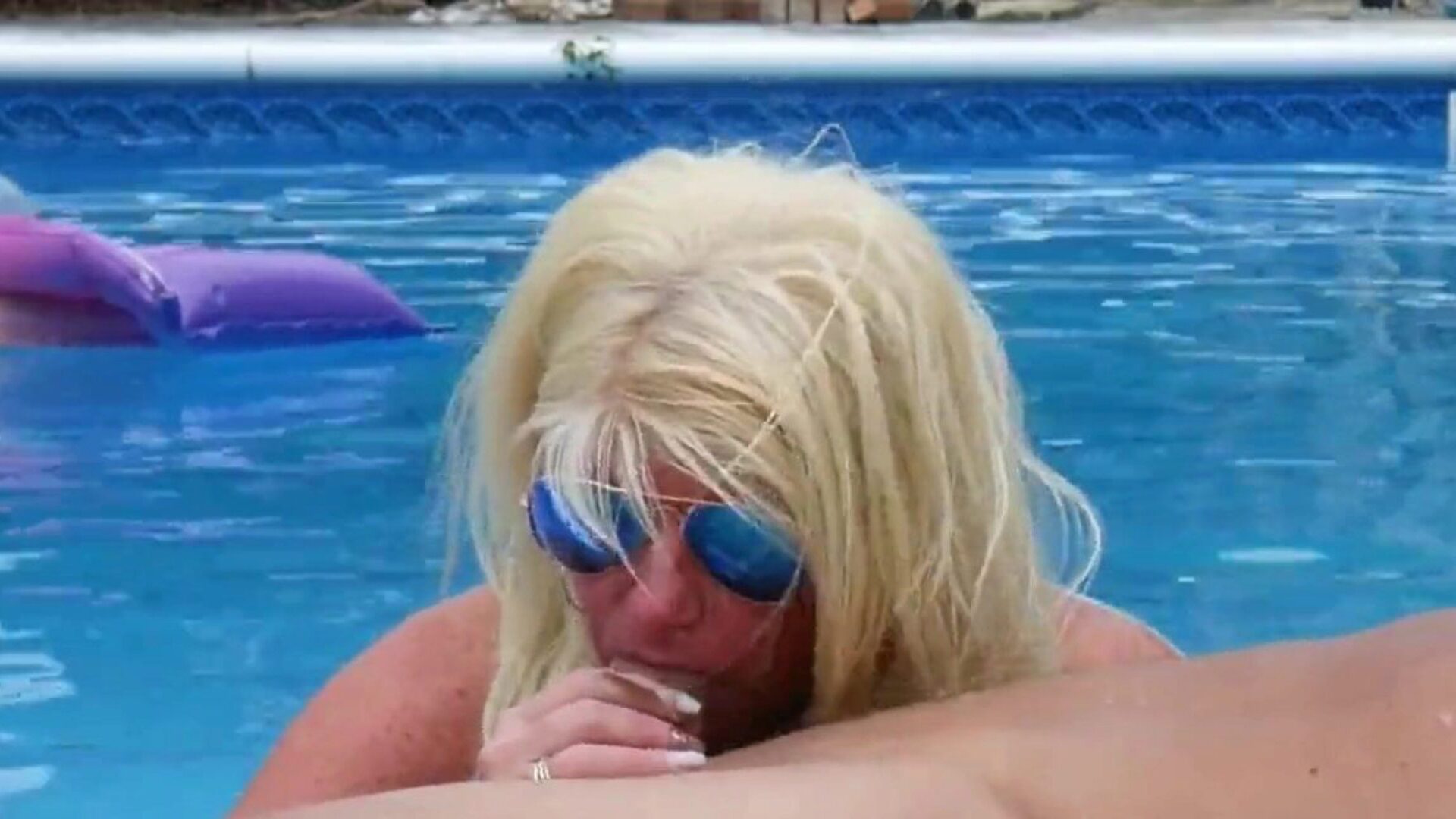casalinga italiana tettona scopata nella piscina di un watch