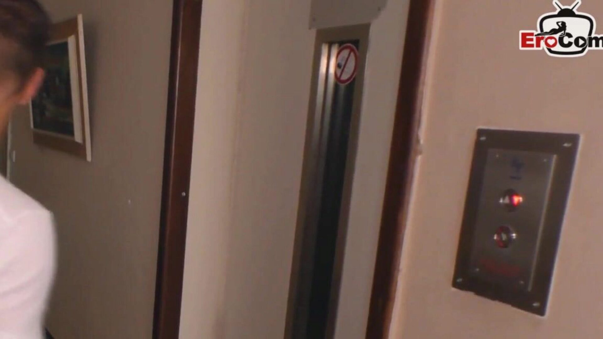 德亚洲摩洛伊斯兰解放阵线说服的作弊在电梯：高清色情c8看德国亚洲摩洛伊斯兰解放阵线说服的作弊在xhamster上电梯视频