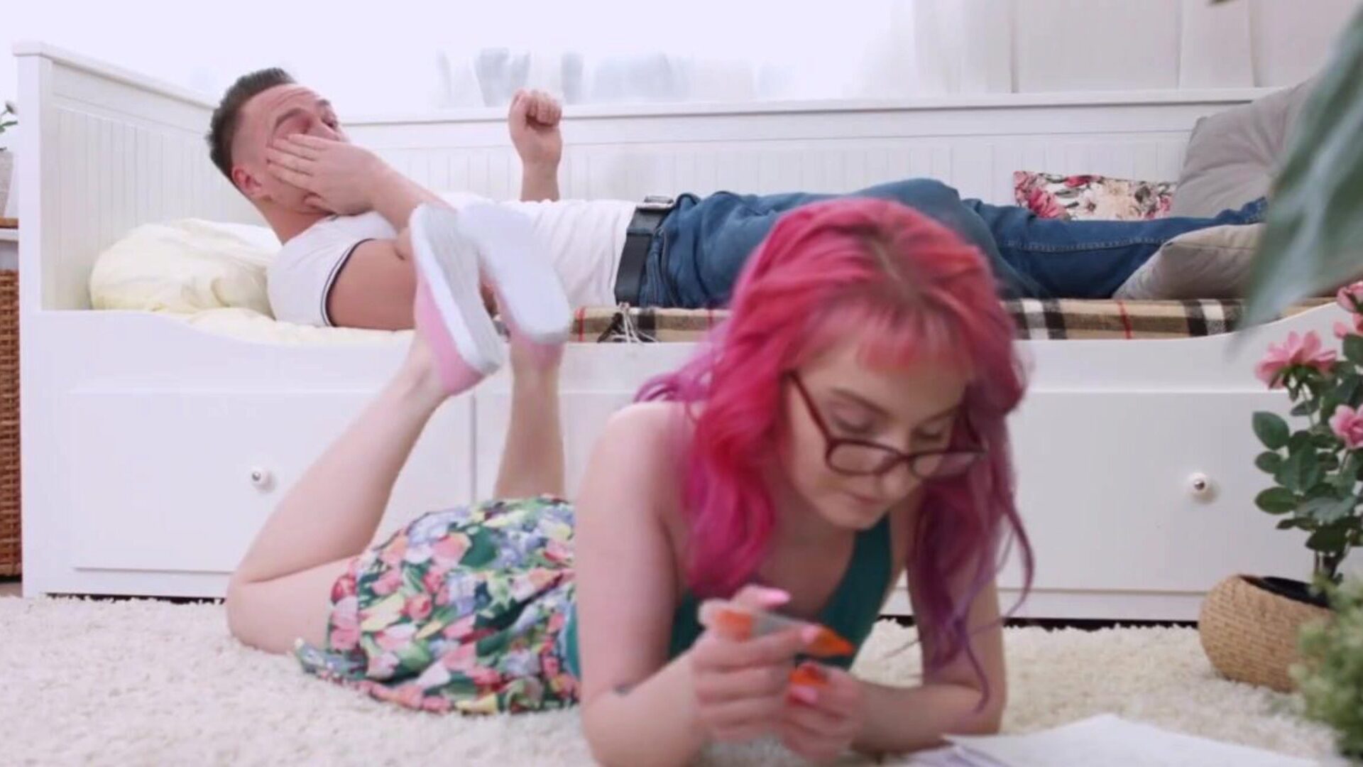 Casual Teen Sex - Alien Fox - Pink-haired teeny assfucked