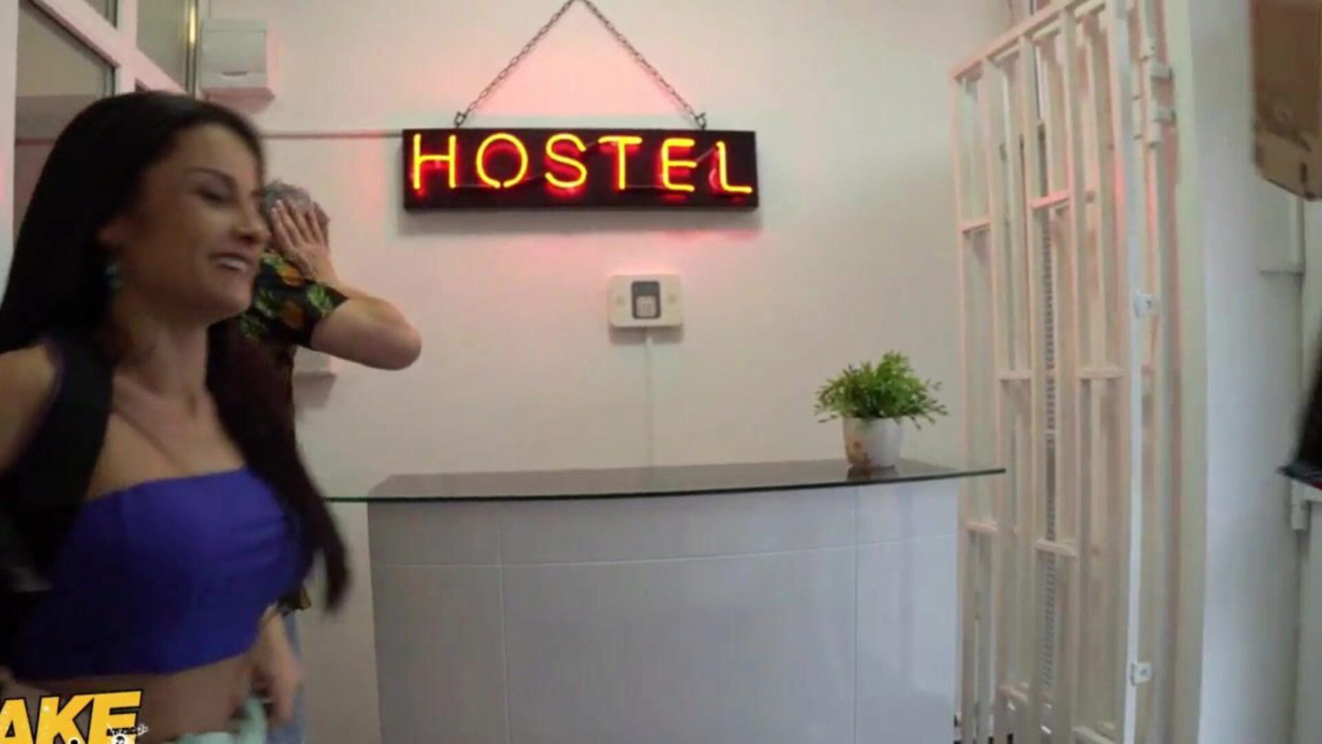 Fake Hostel Manager kept two hawt honeys up all night by pumping