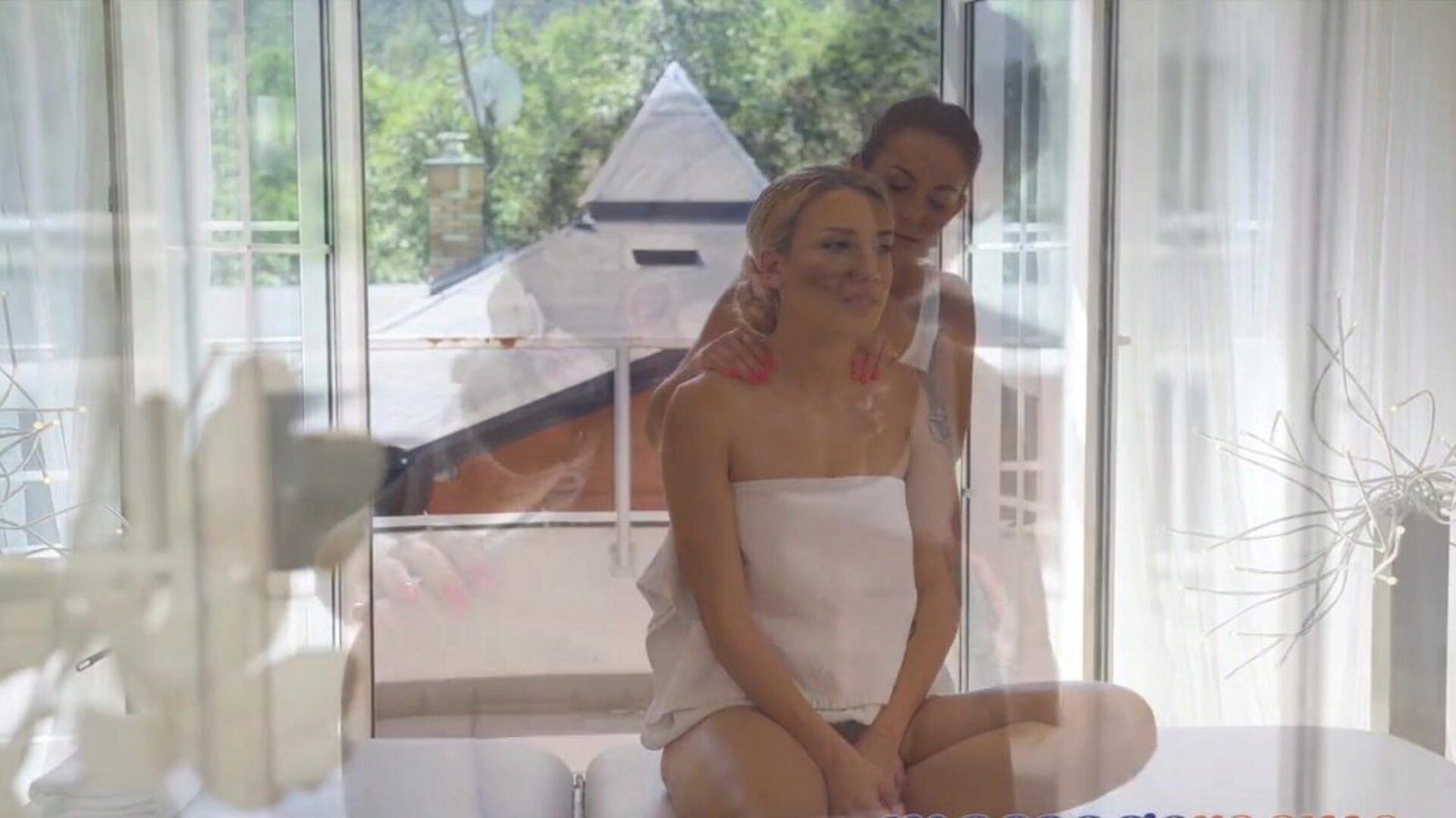 Massage Rooms US Tourist Sophia Grace Shocked by Euro Masseuse Lexi Dona