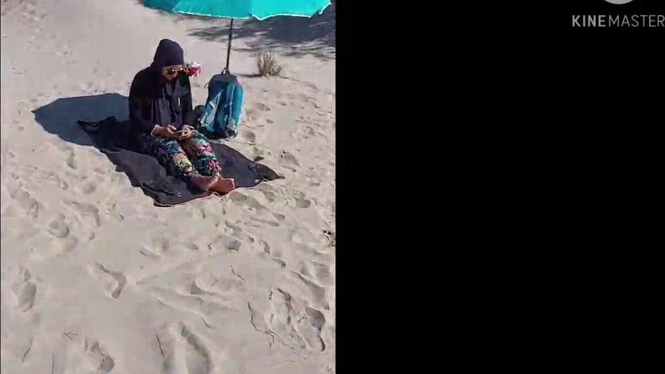 I dazed this muslim by pulling my penis out on the public beach, OMG her husband will be here in a short time