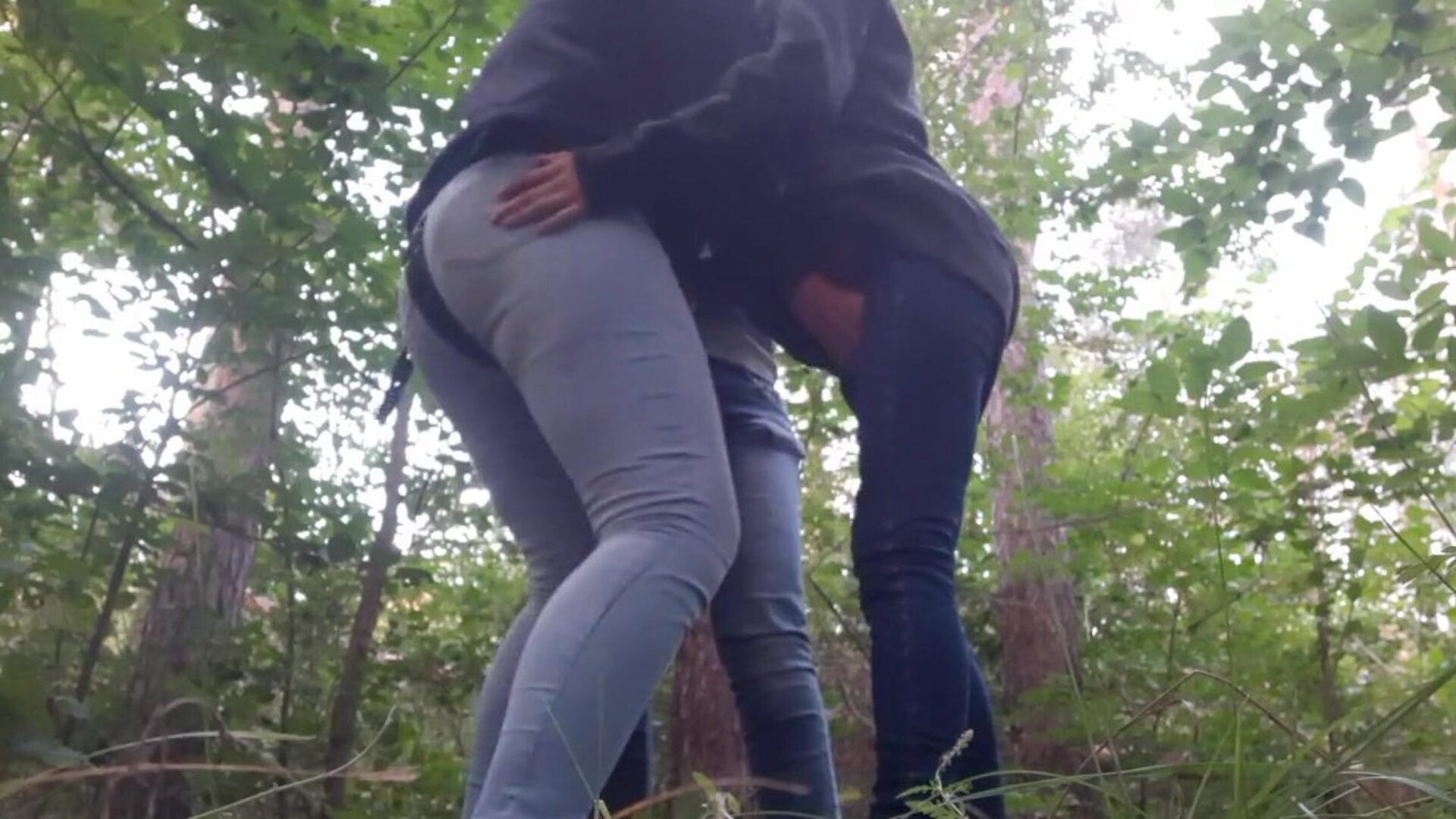 Three strangers in the forest - Lesbian-illusion