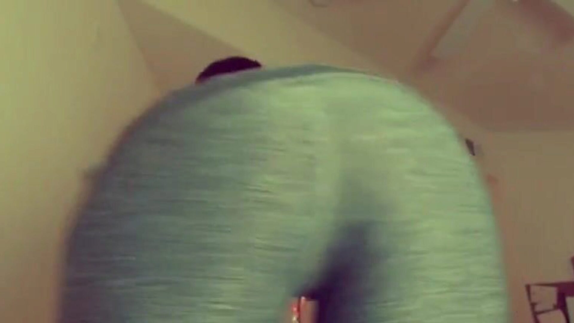 Twerking PAWG faps with assfuck butt-plug & fake penis