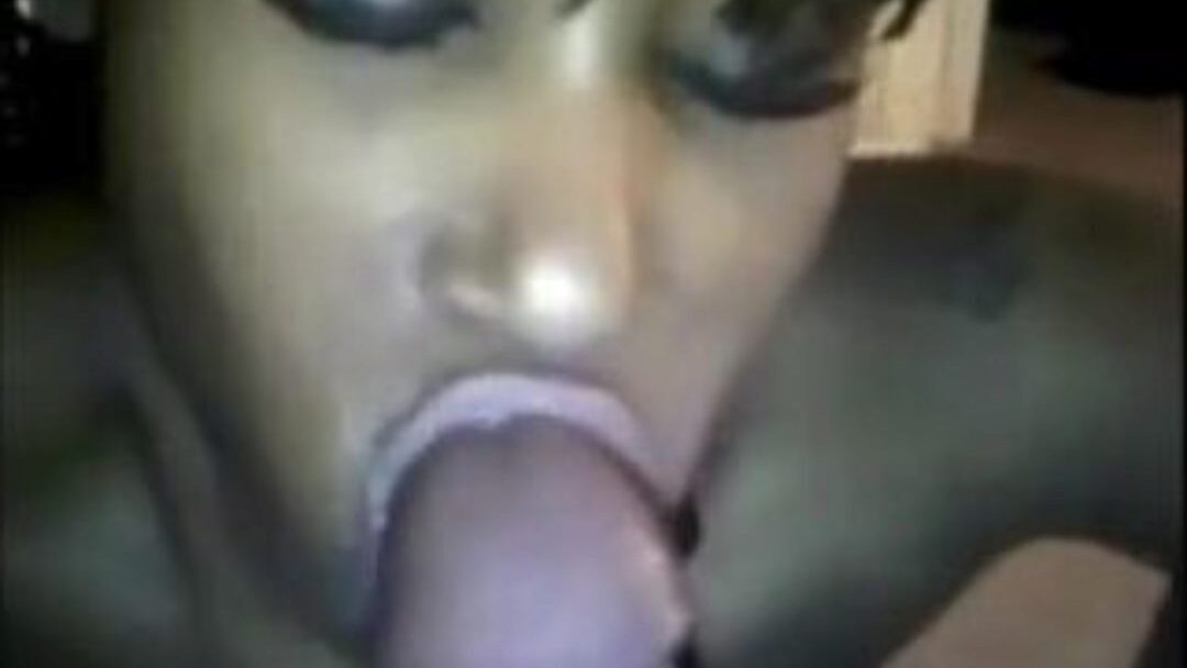 Afro girlfriend sucking 10-Pounder