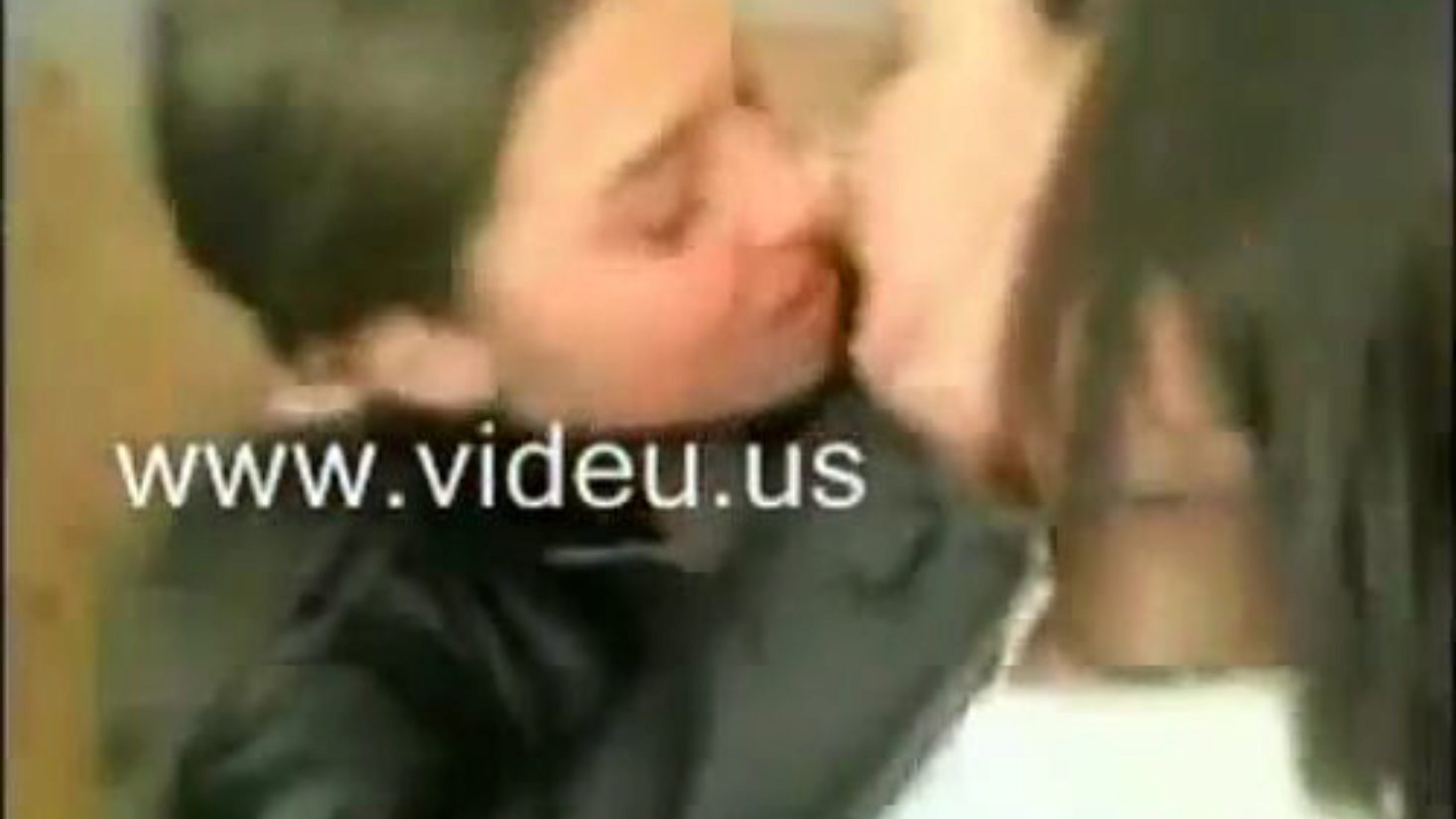 Lesbo kiss to Ely   Daria