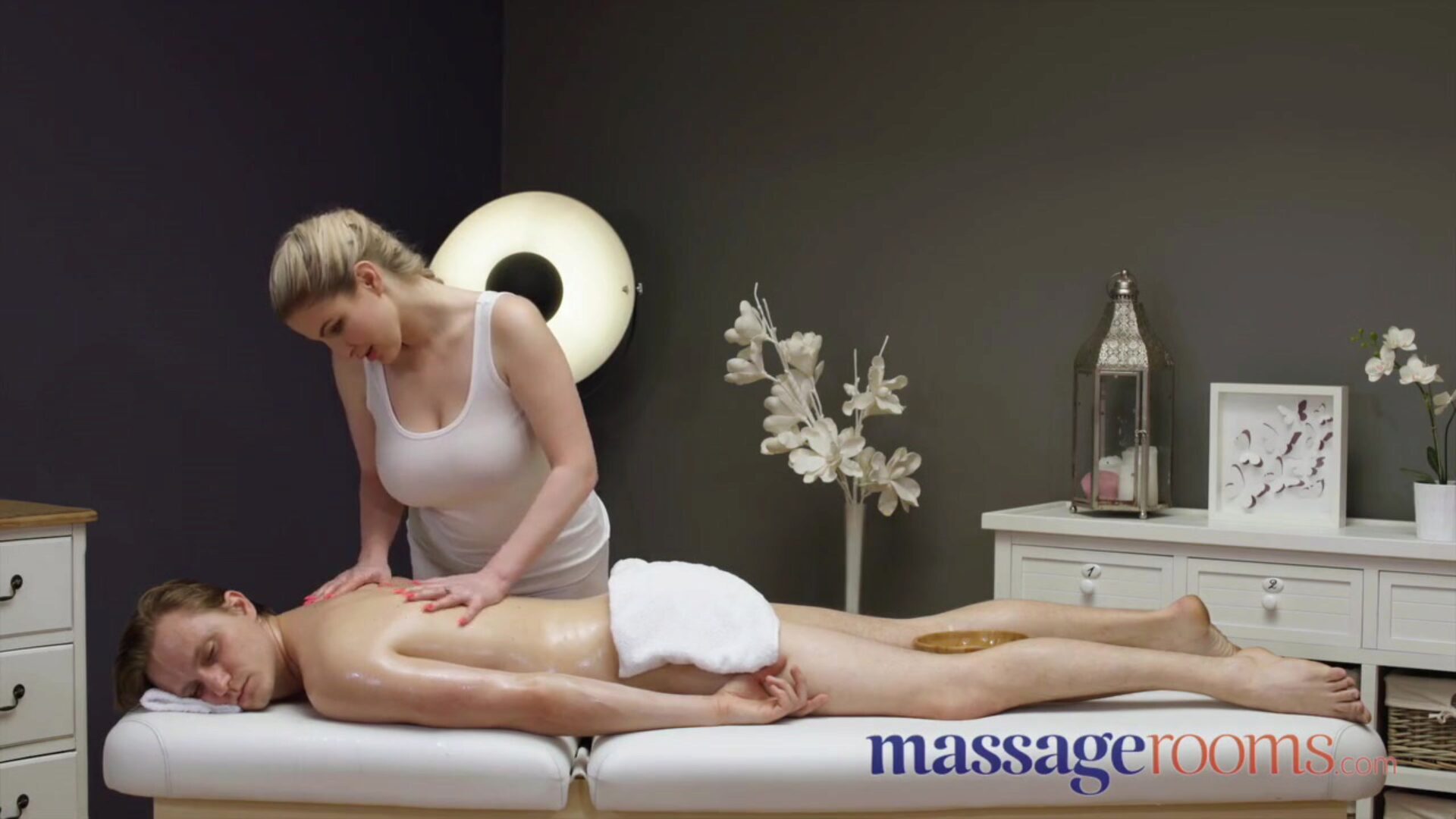 Massage Rooms Big tits British blonde Georgie Lyall titwank and internal cumshot