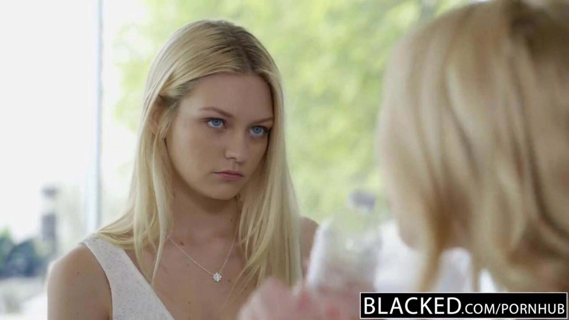 blacked blonde best friends cadence lux og alli rae deler en gigantisk bbc