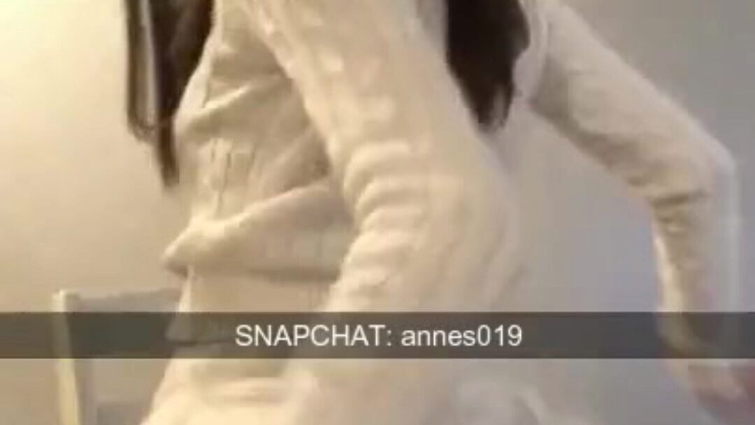 Teen Stripping Nude Body on Snapchat