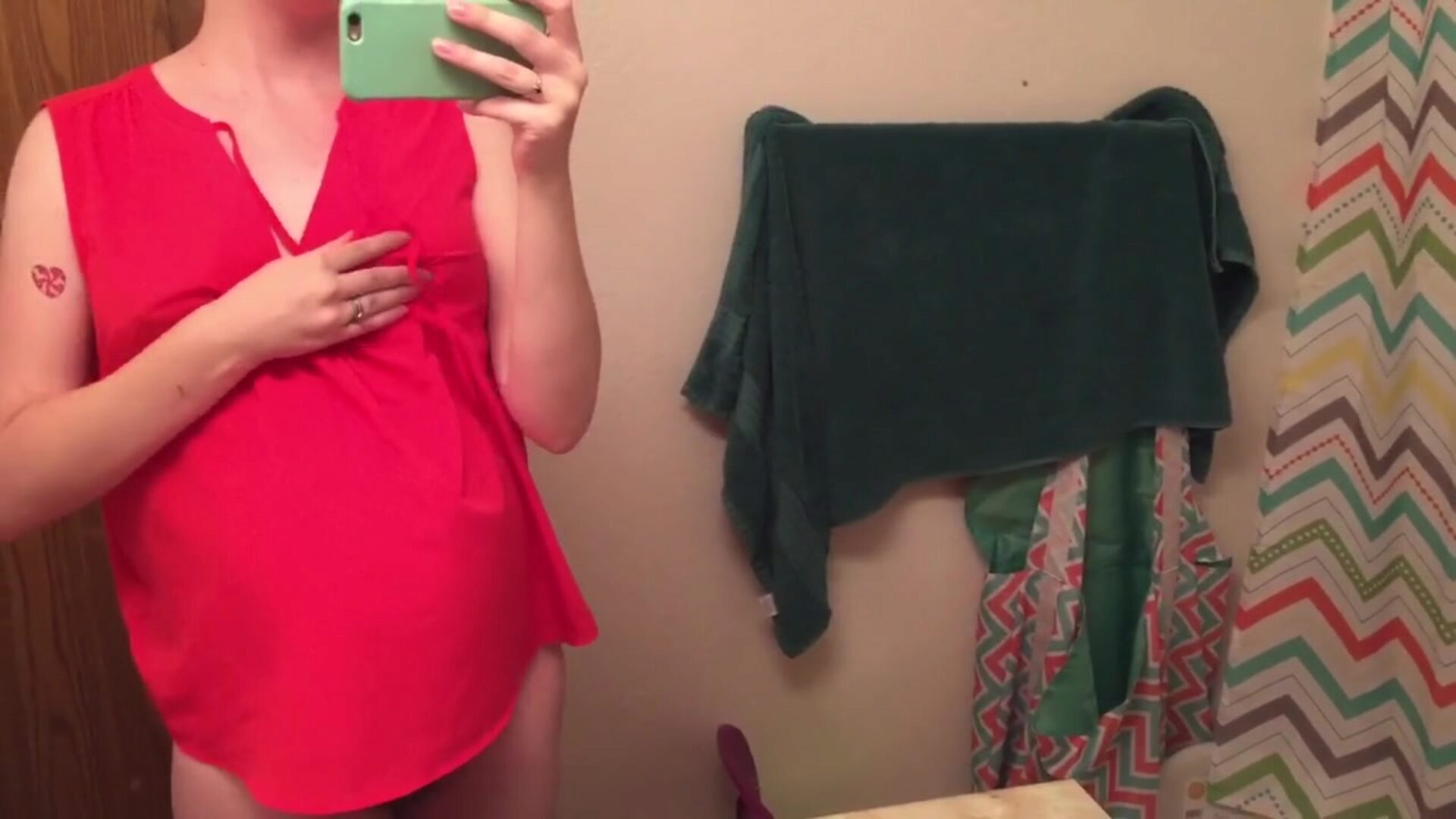 الأم الحامل الشعرية أود أن أمارس الجنس مع الشعور بالمرح في الحمام