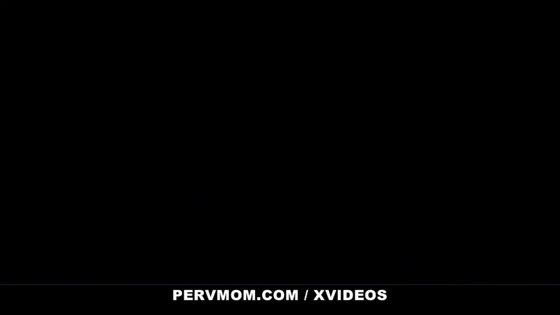 PervMom - Curvy Blonde Stepmom Ges Facial From Stepson