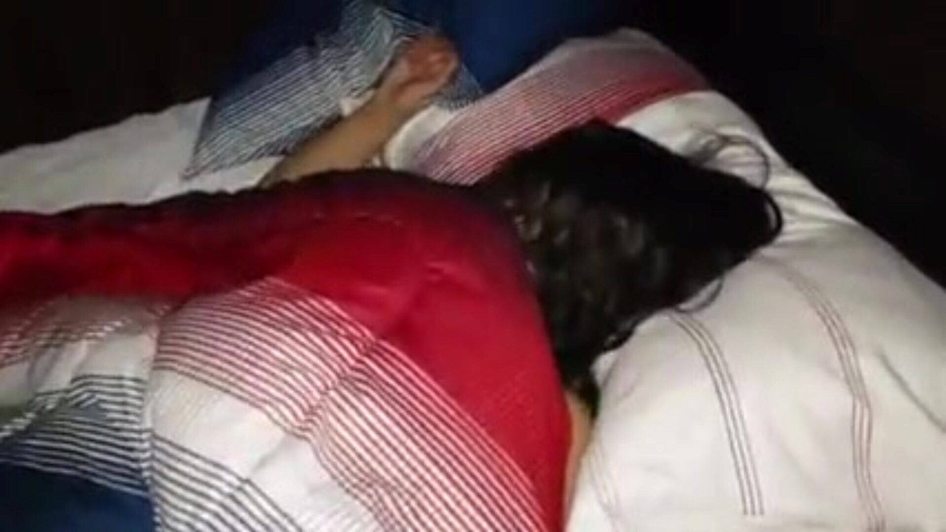 un demi-frère entre dans sa belle-soeur que bébé dormait le feu entre dans sa belle-soeur cette fille dormait avec ses exercices de baise