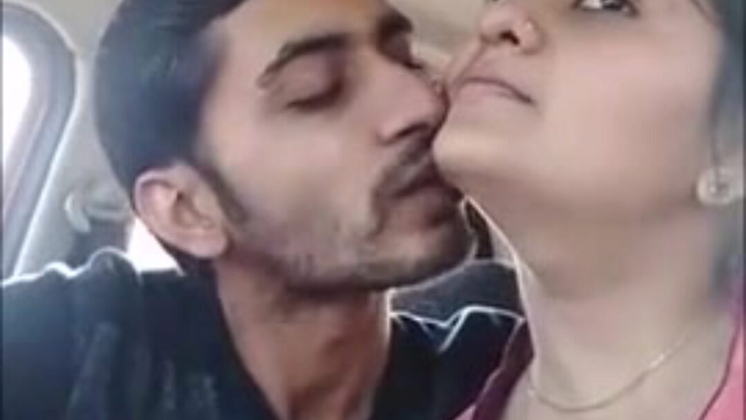 søt indisk par som elsker