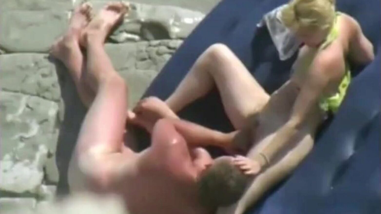 felace sex na pláži máma a její beau