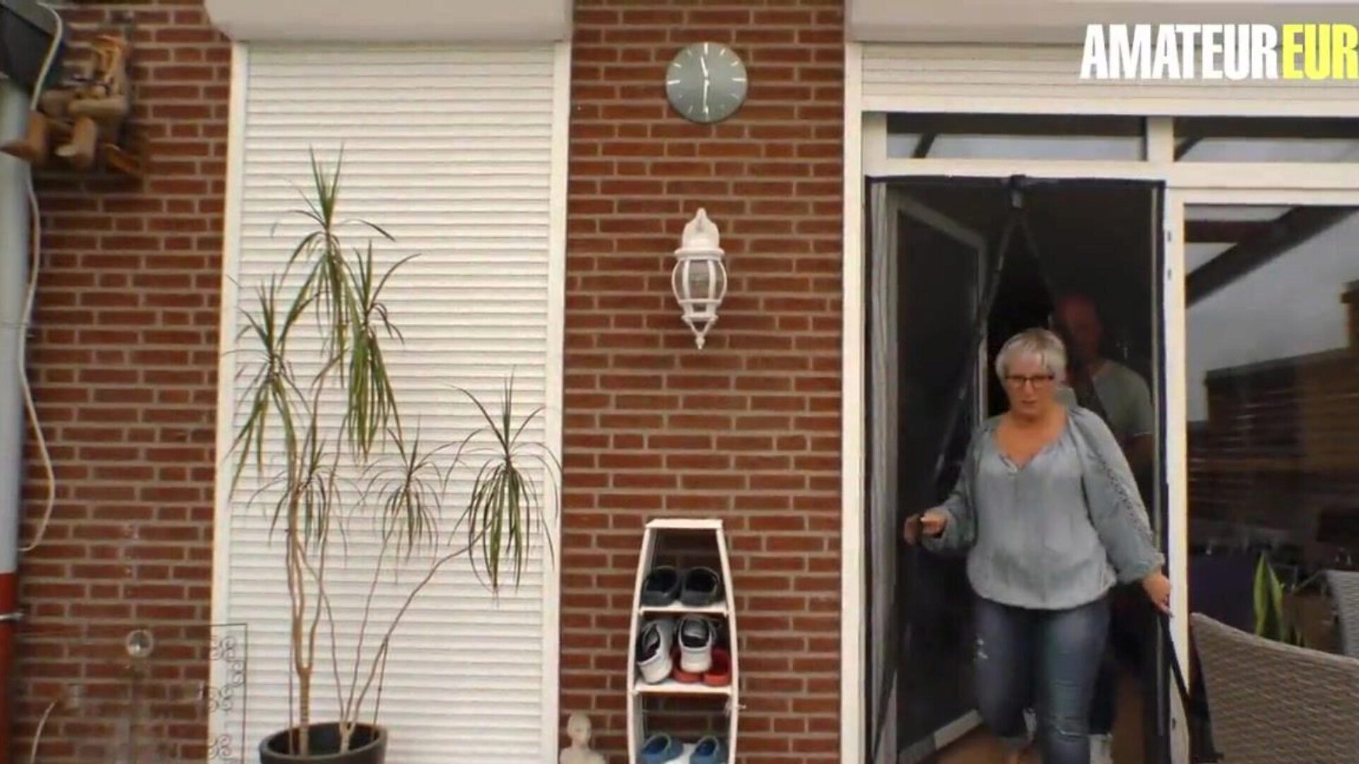 hausfrau ficken - Duitse vrouw bedriegt echtgenoot met buurman