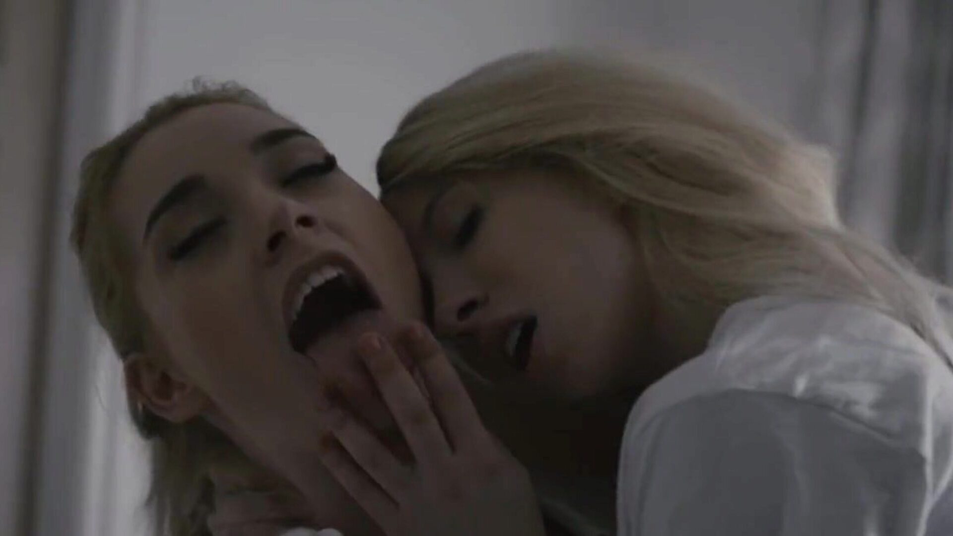 to veldig slutty blondiner liker å ta opp med tungen hverandres snatch og saks