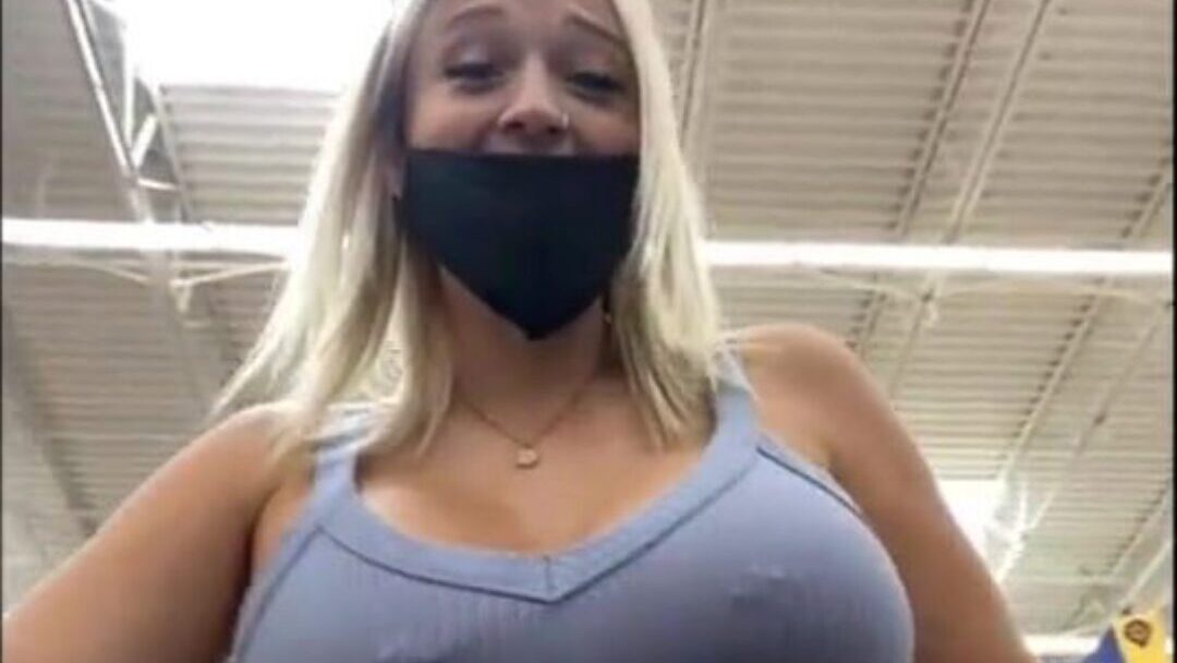 Exhibitionism out shopping Hot wife out shopping unveiling herself