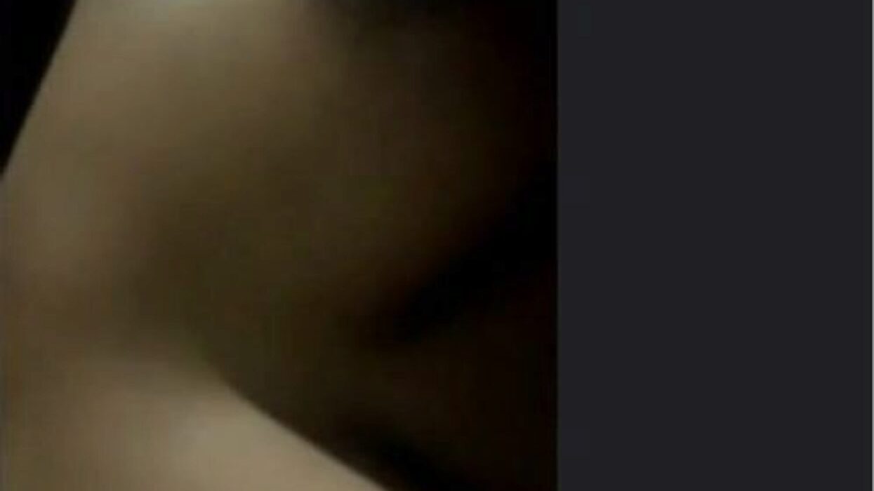 Ebony Webcam beauty is looking forth to new allies Wer auf diese Titten vor der cam spritzen will, der kann sich bewerben. Mail Adresse in Beschreibung.. Ist nur ein Promovideo, mir egal ob die Quli schlecht ist.
