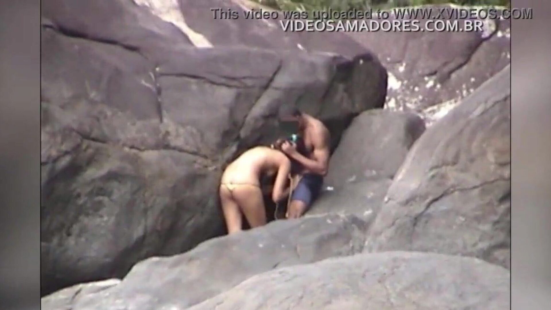 Couple has blowjob hook-up on the beach and is filmed out of realizing it