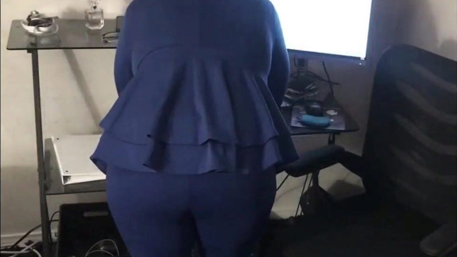 Thick Office Assistant Works Overtime For Black Cock