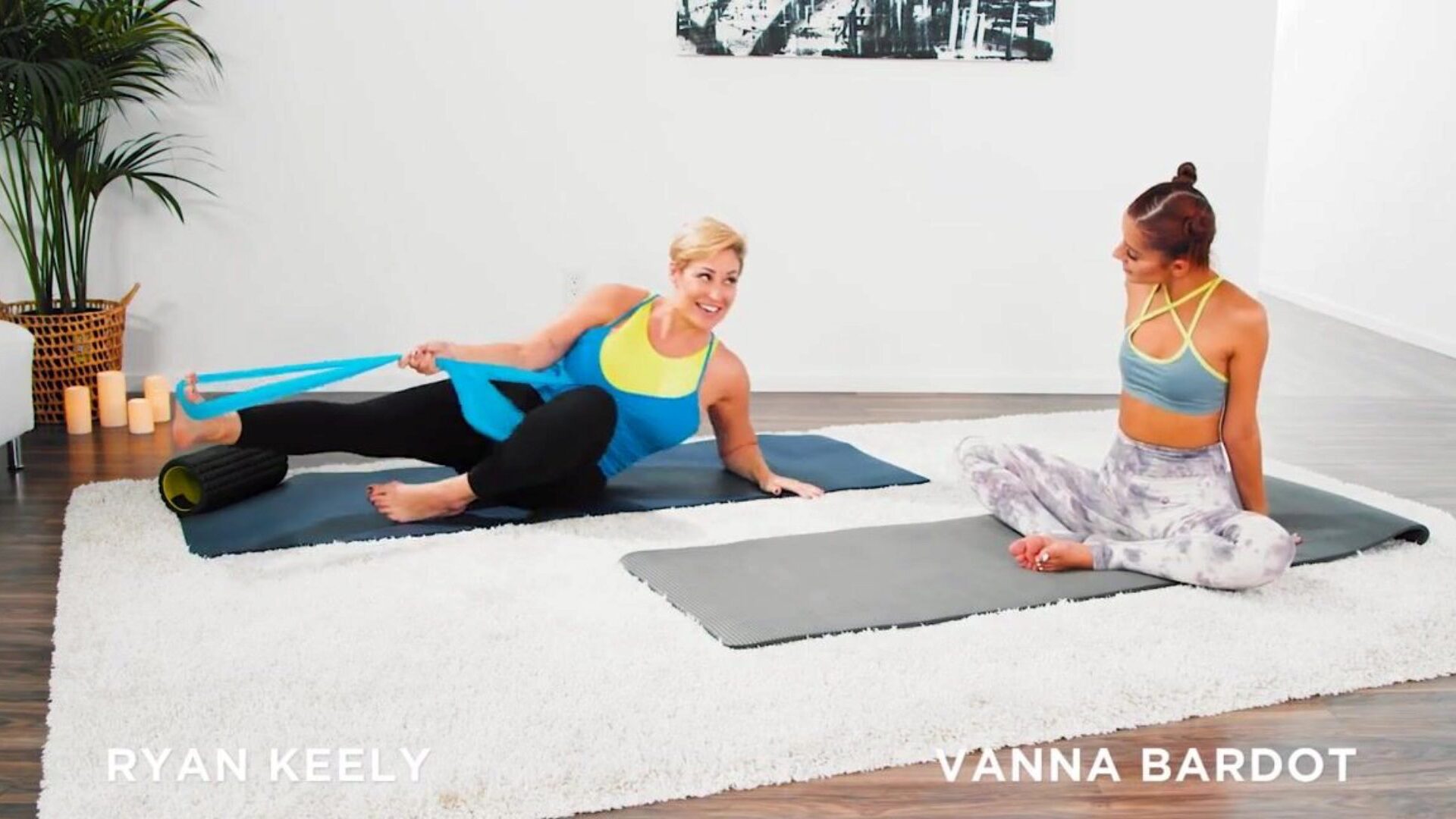 mommysgirl vanna bardot har en hardcore fingret yoga trening med hot milf ryan keely