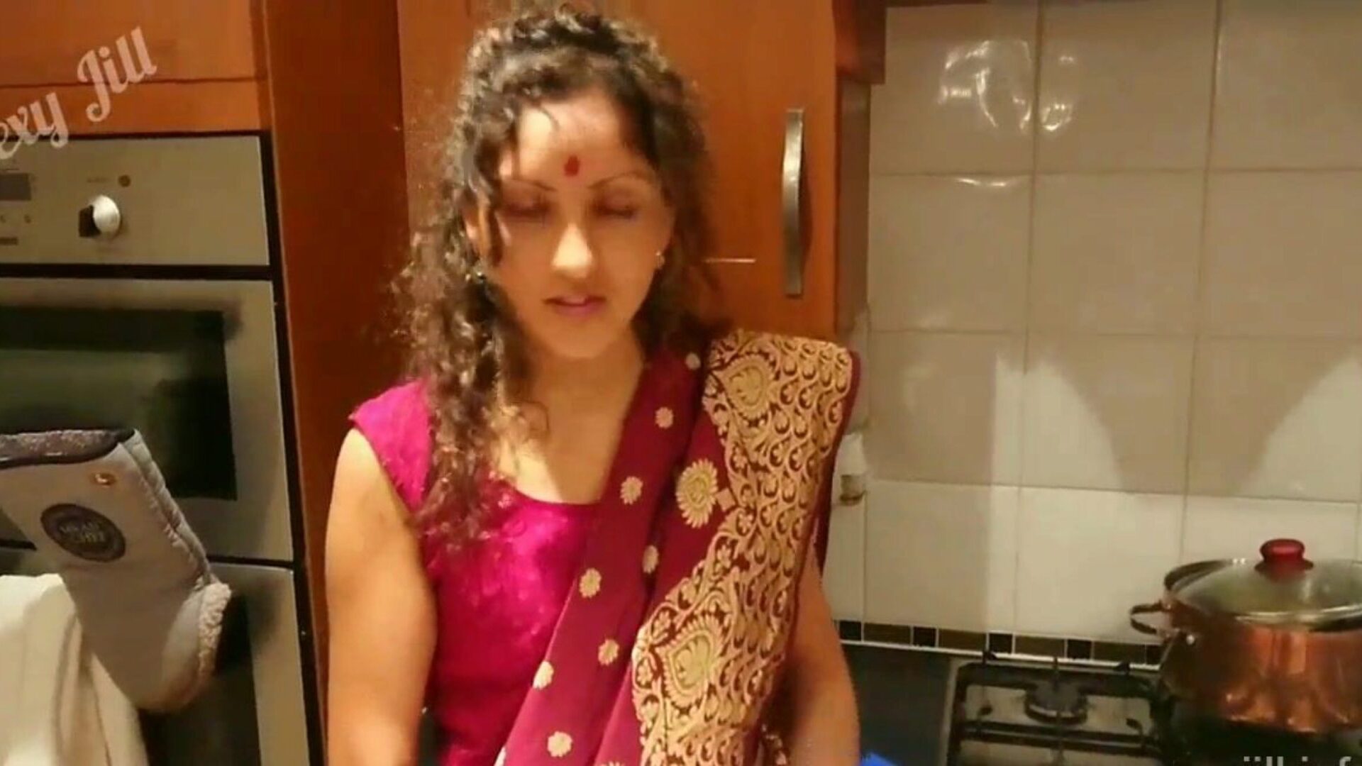ινδική αδερφή εξαπατά τον σύζυγό της με την αδερφή της οικογένειας Όργιο σανδάλια kamasutra desi chudai pov ινδική