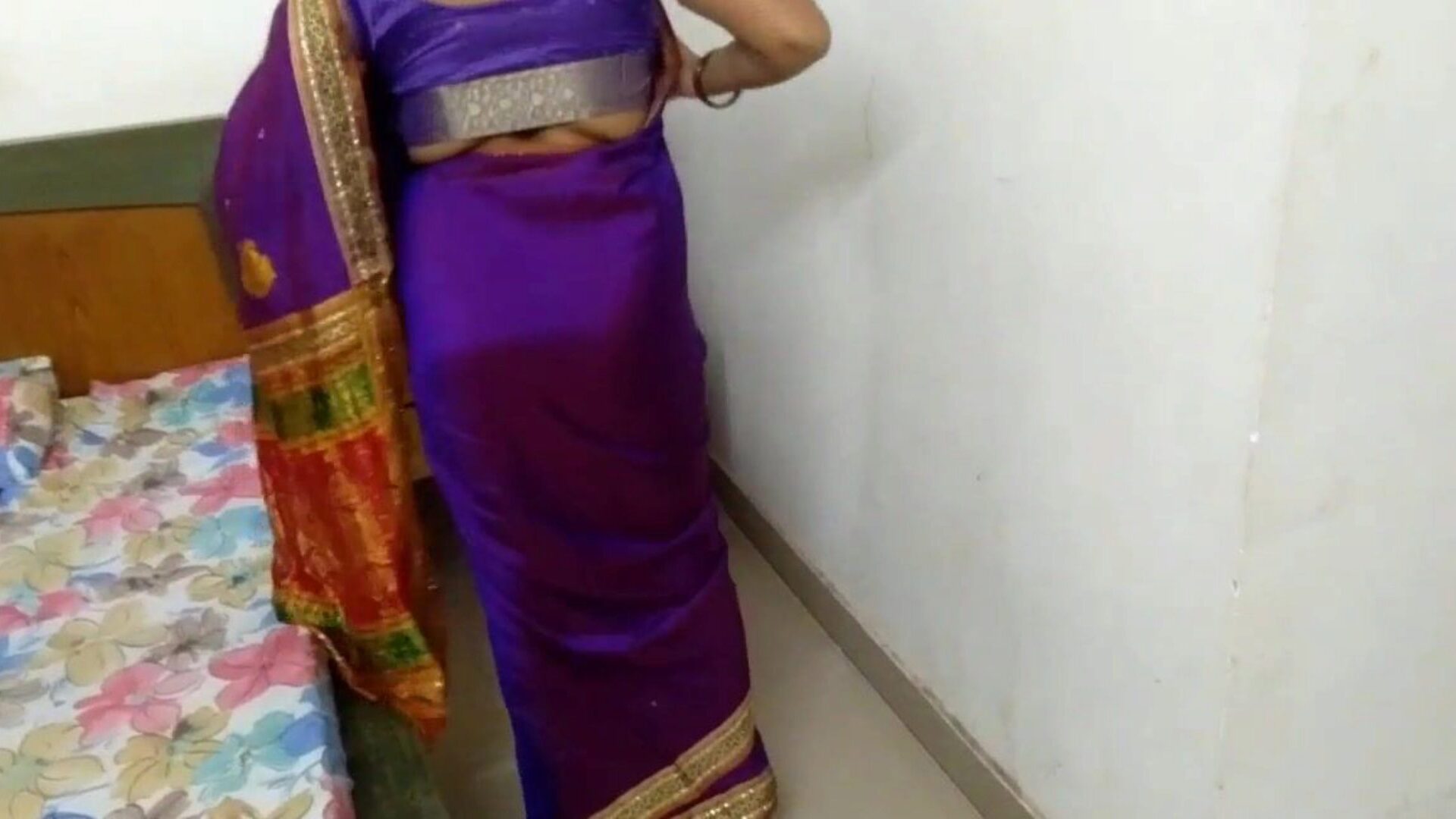 sininen saree bhabhi kova vitun devar kanssa likaisella hindi-äänellä