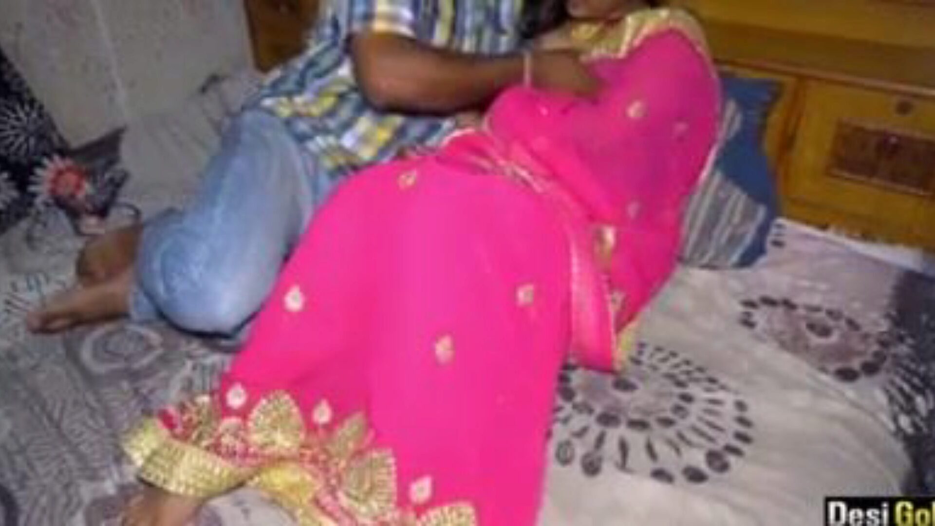 يتلقى bhabhi الهندي المتزوج حديثا ضخ القذف مثير
