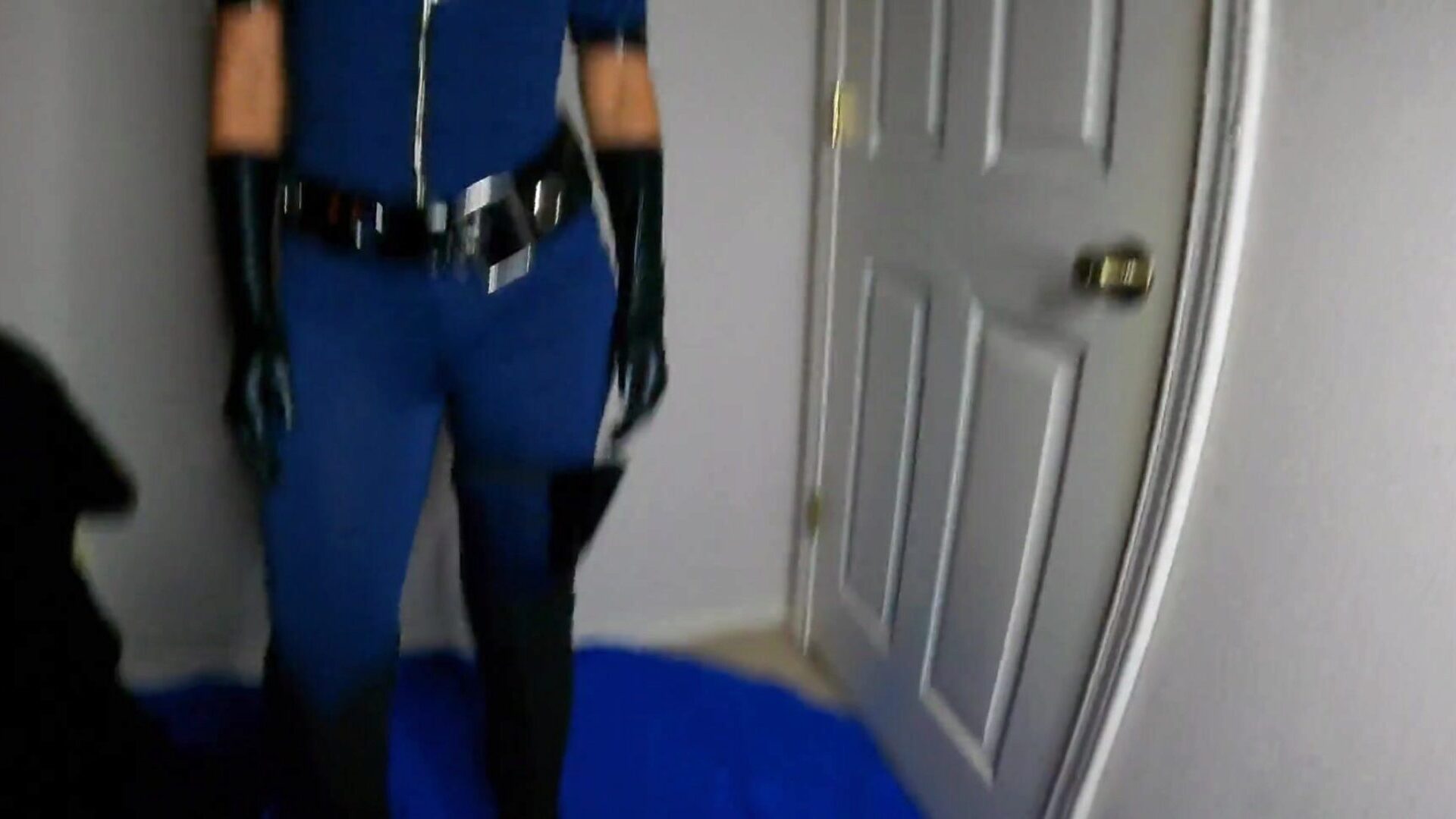 romige politieagent poesje wordt bedekt met drie cumshots en creampies !! 4k
