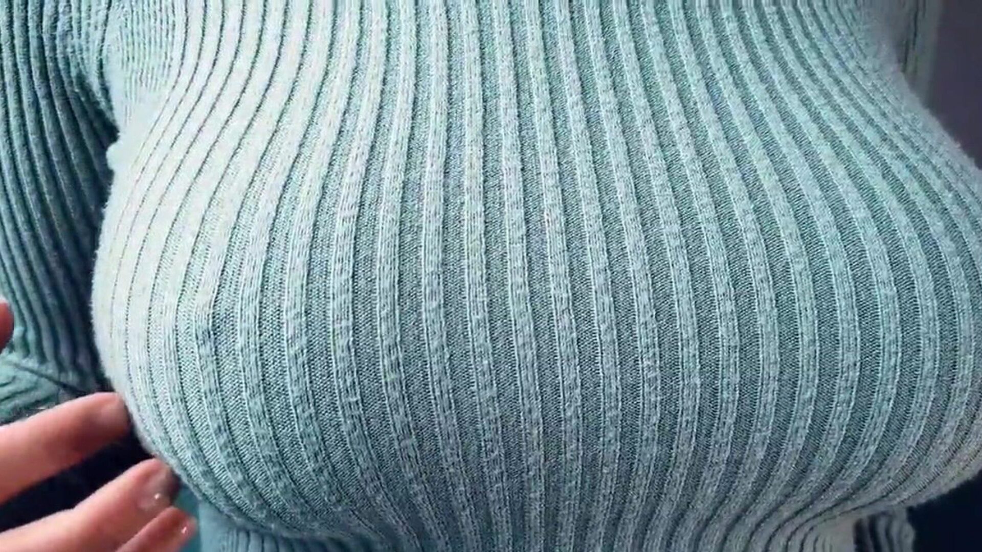 nagy mellek ugratás közben egy szűk kötött pulóverben ... nézni a nagy mellek ugratását egy szűk kötött pulóver epizódban a xhamsteren