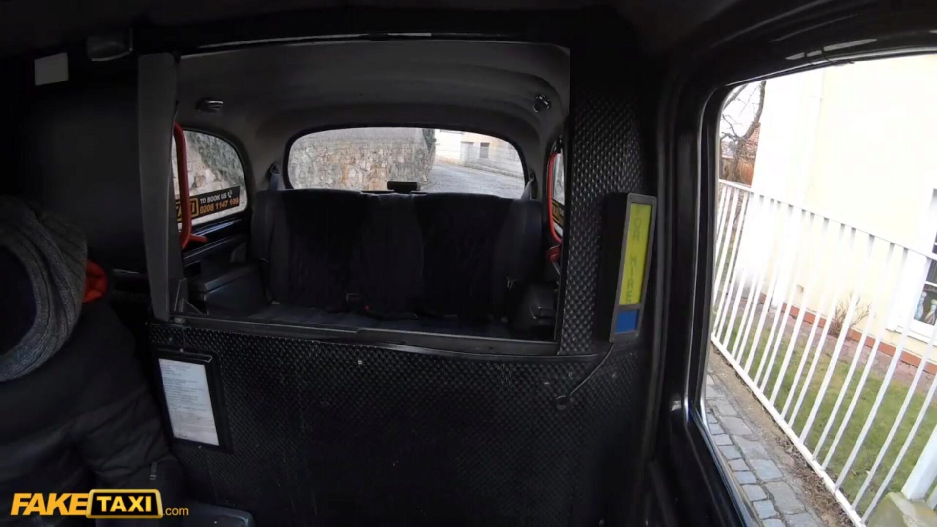 falske taxi asiatiske honning mottar hennes strømpe revet og fitte fylt av italiensk cabbie